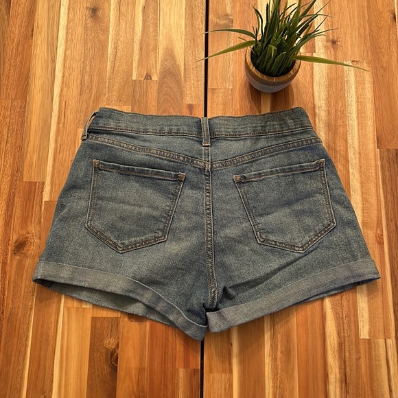 Old Navy Mid Rise Light Denim Shorts 4 - Picture 3 of 4